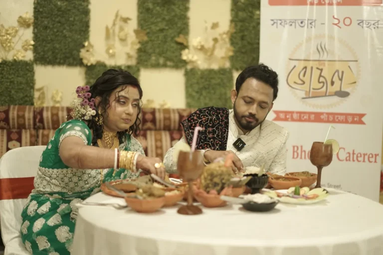 Home 7 Bride and groom enjoying a Bengali wedding meal catered by New Bhojon Caterer, Kolkata